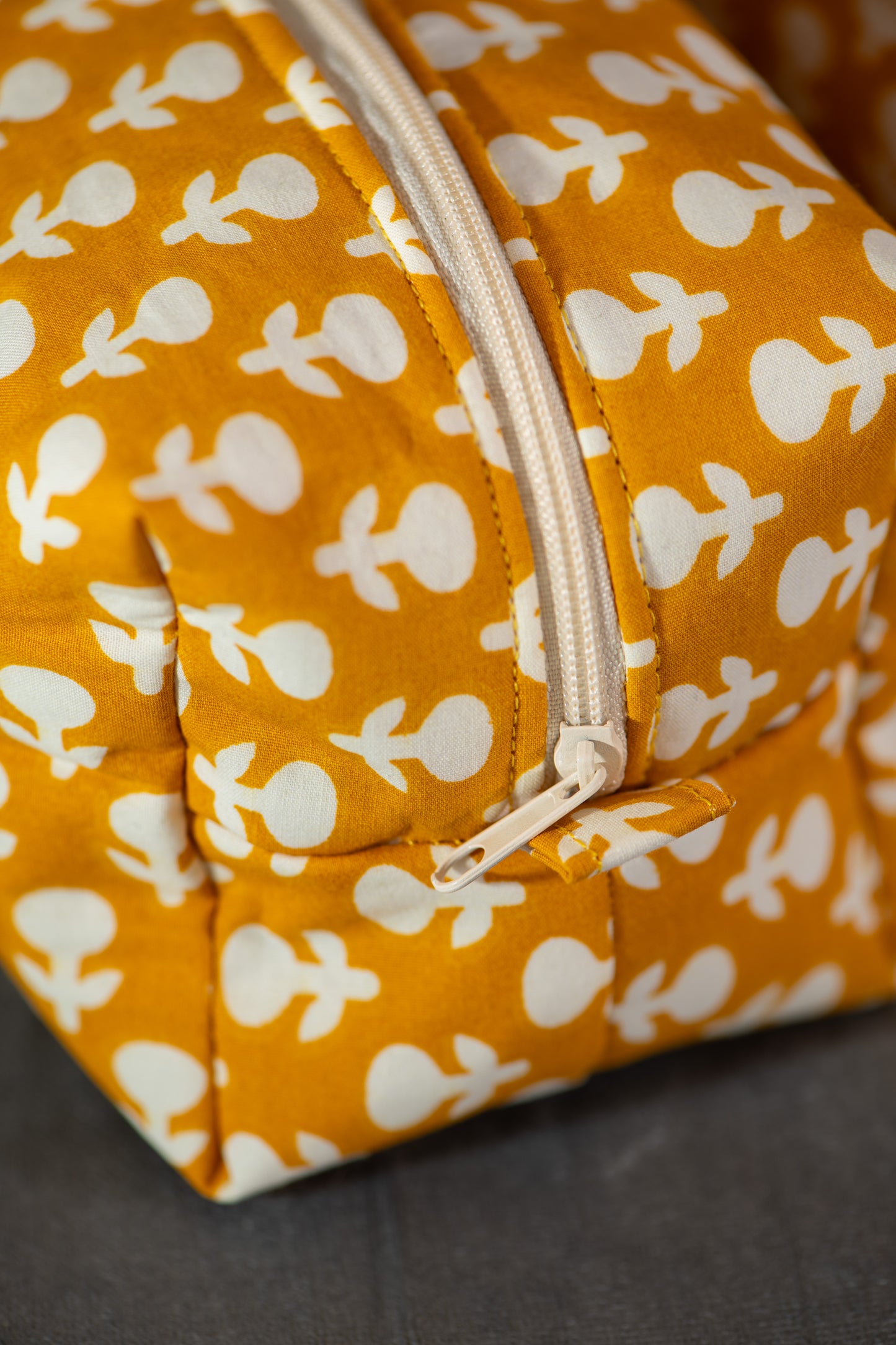 Fleur jaune en sachet (Boîtier)