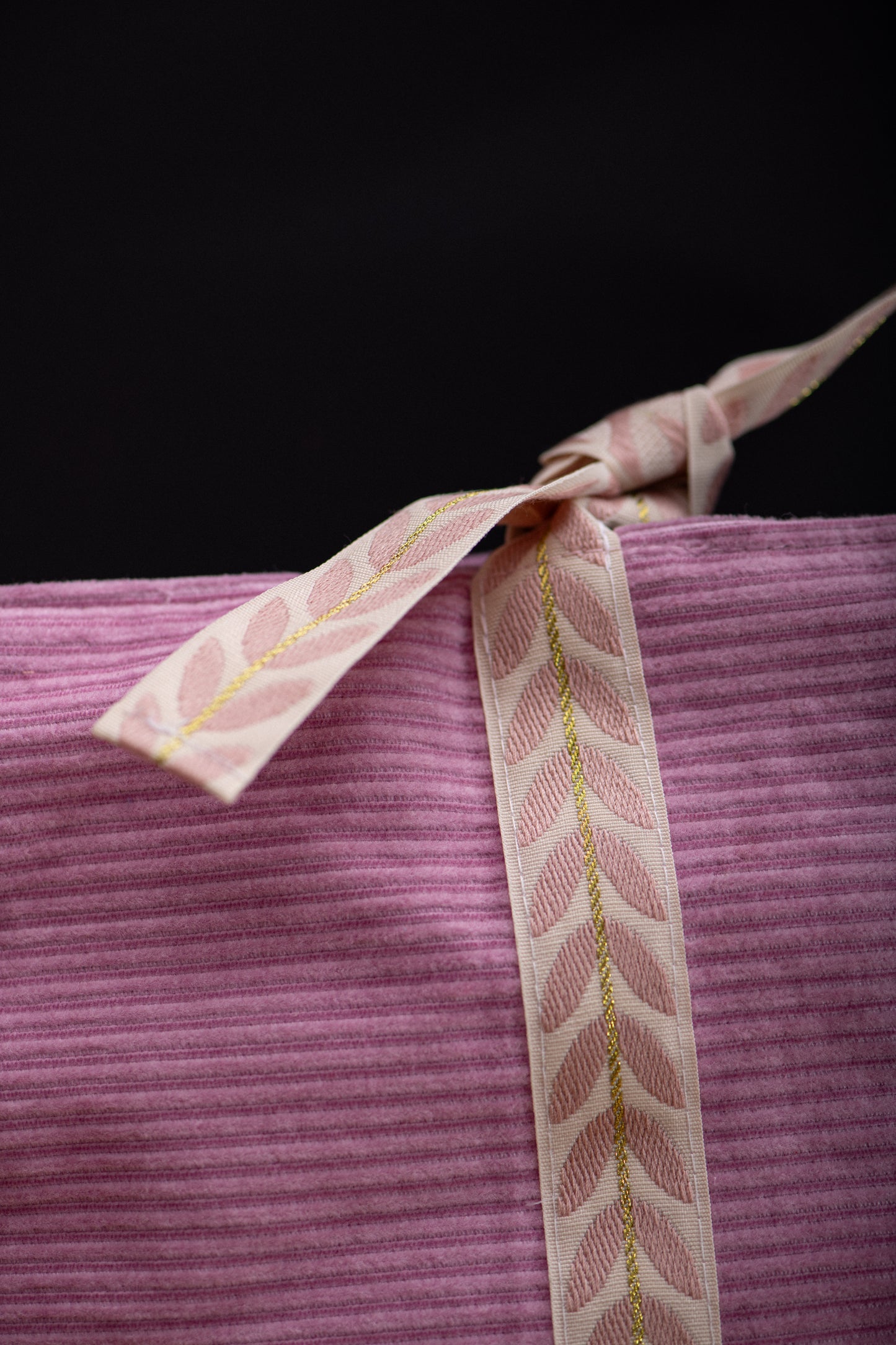 Book Sleeve Corduroy rose pâle