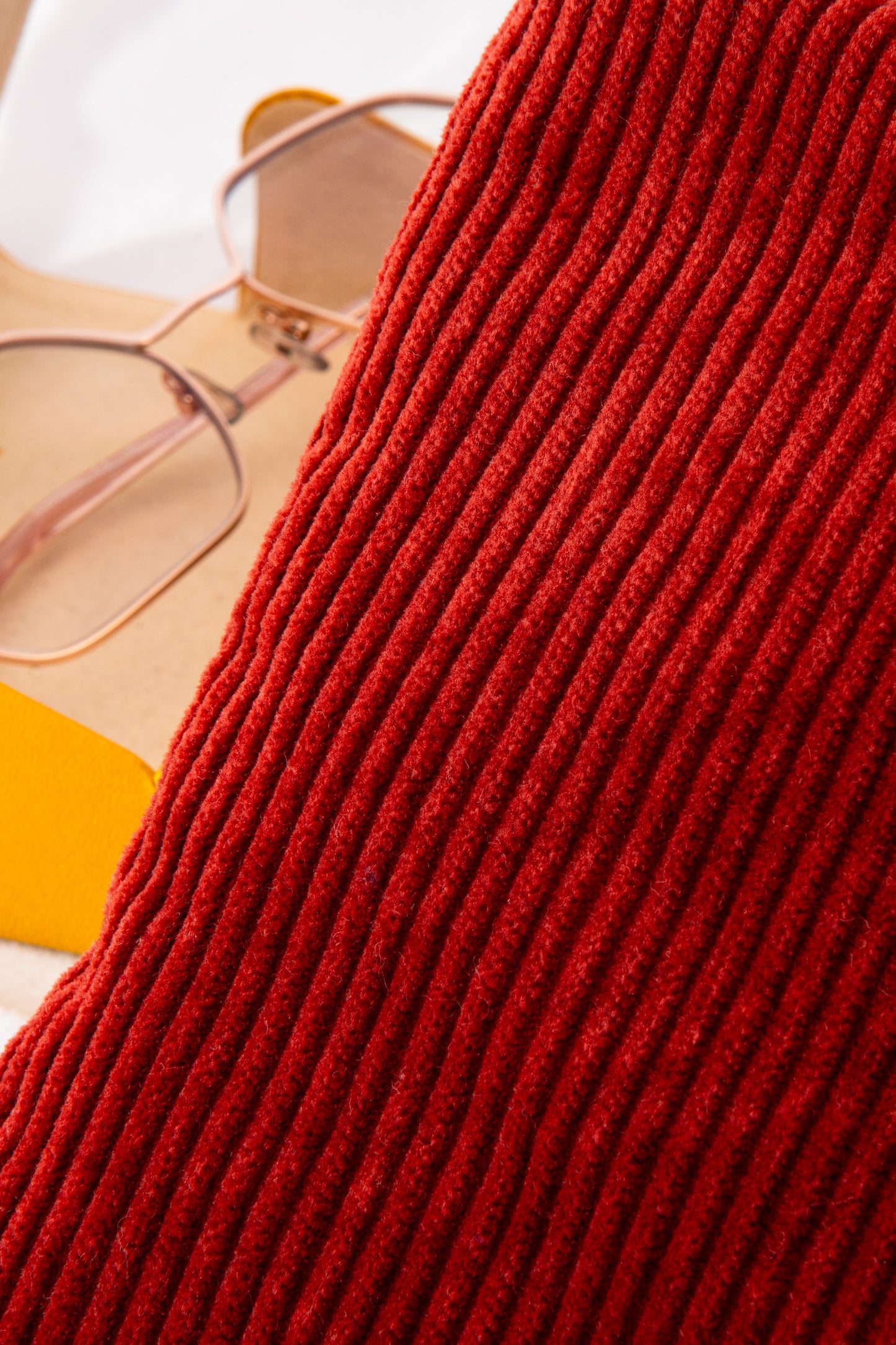 Pochette en velours côtelé orange brûlé