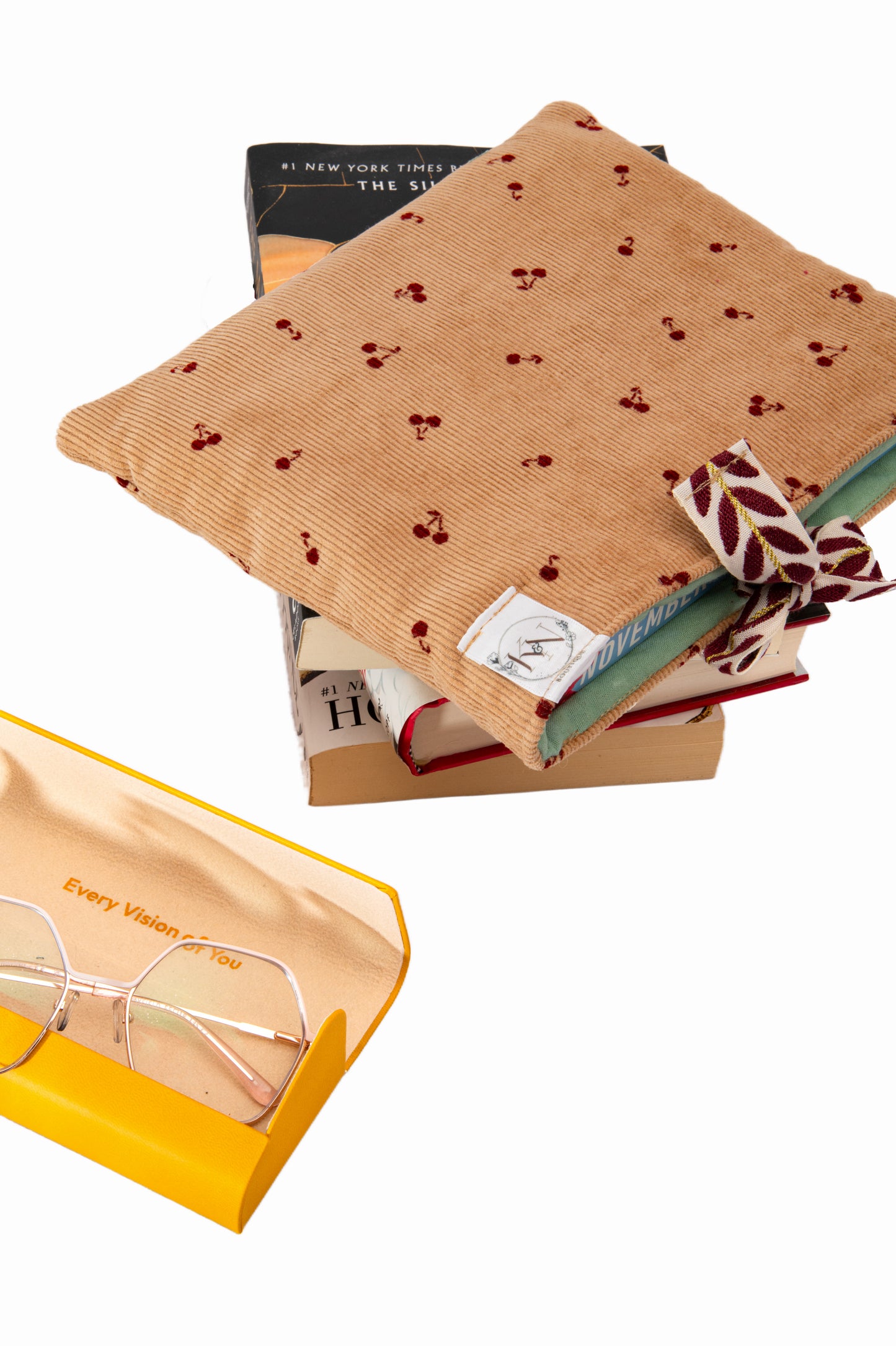 Housse de livre beige en velours côtelé à cerises