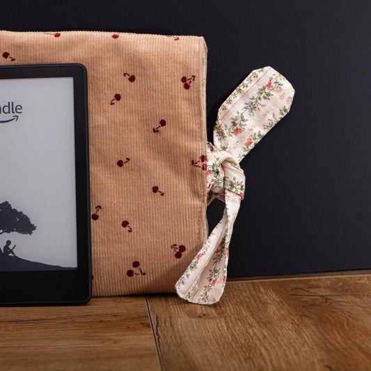 Kindle Sleeve corduroy cerise