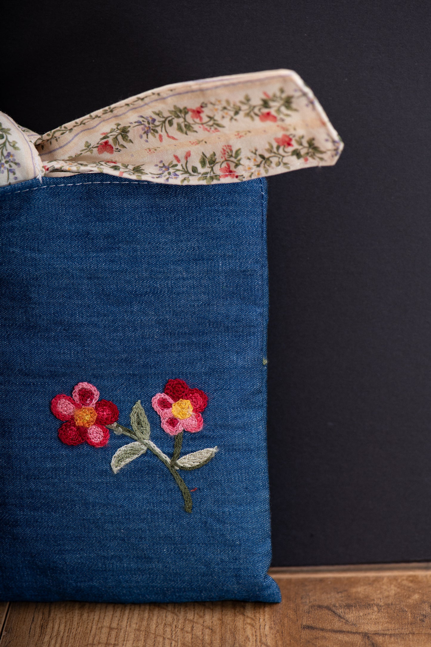Kindle Sleeve denim fleurs brodées