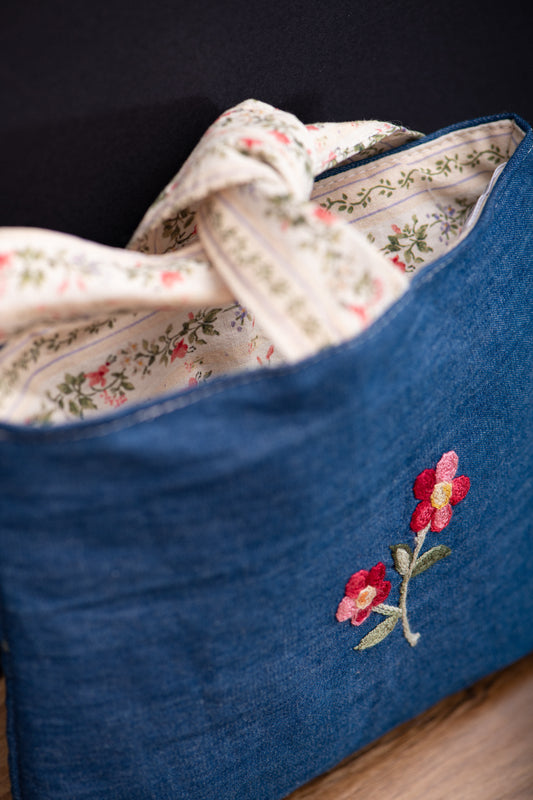 Kindle Sleeve denim fleurs brodées