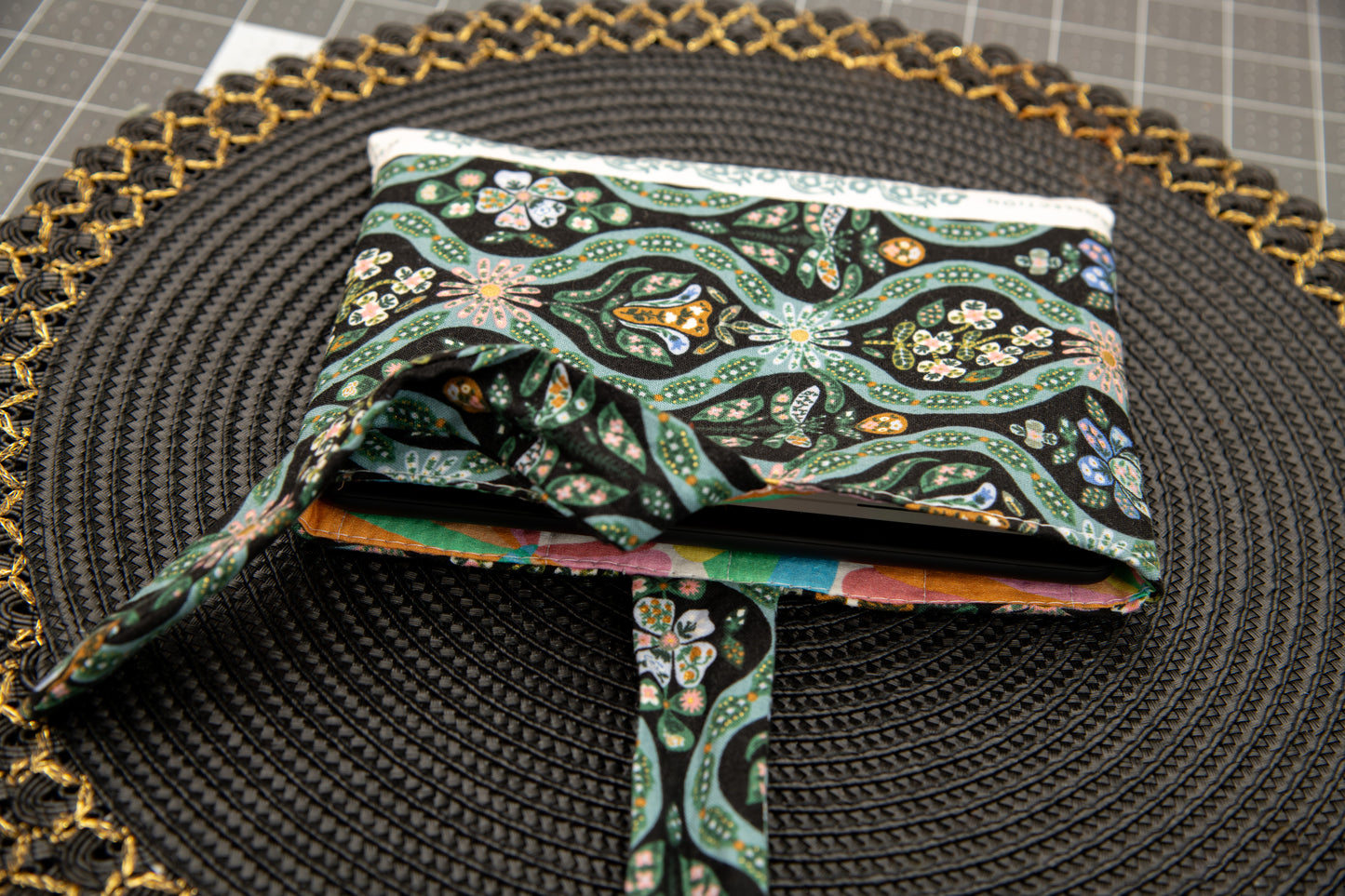 Kindle sleeve rifle paper print