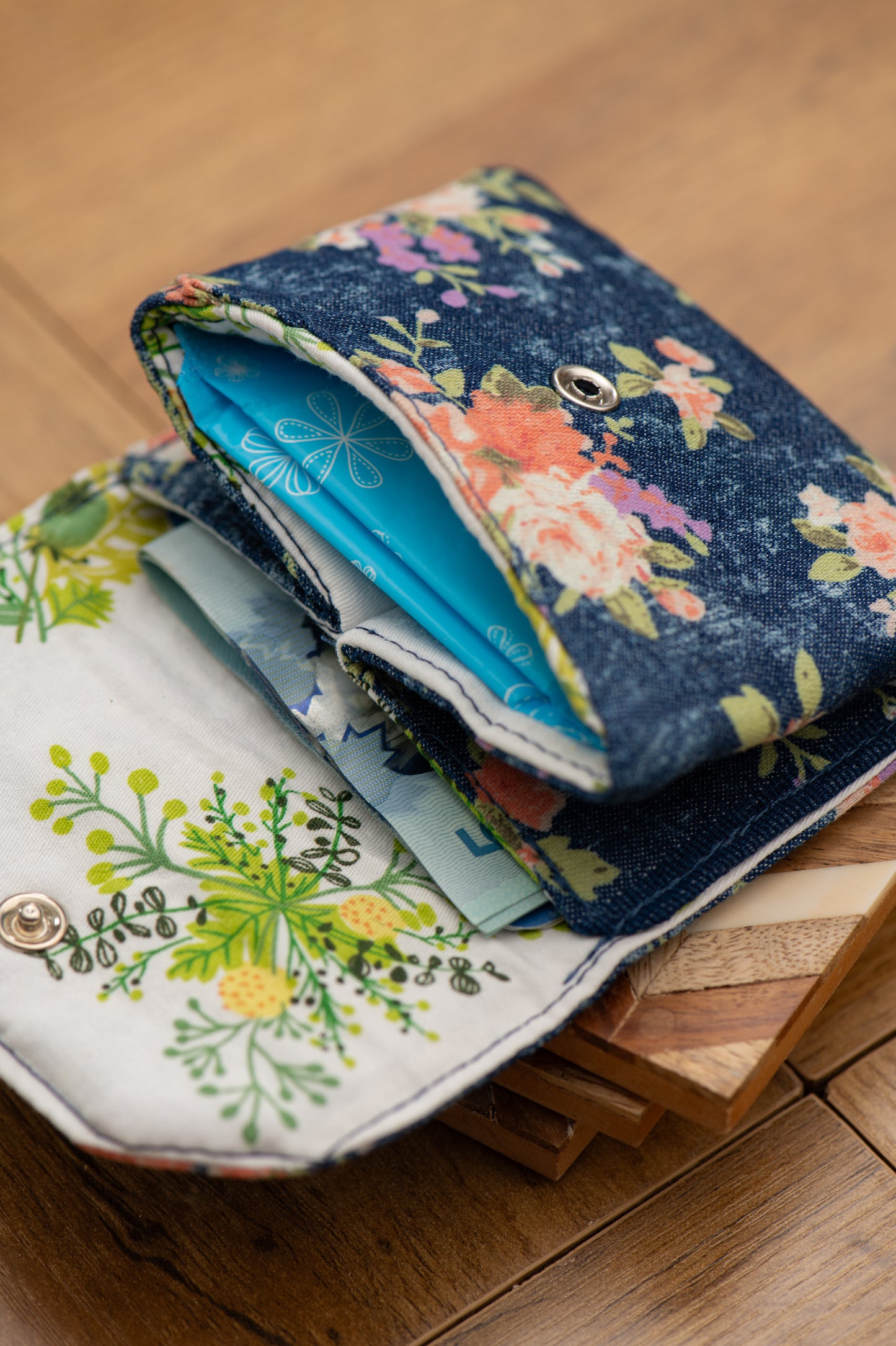 Porte-feuille mini fleurs pêches
