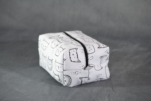 Chat en pochette (boîte)