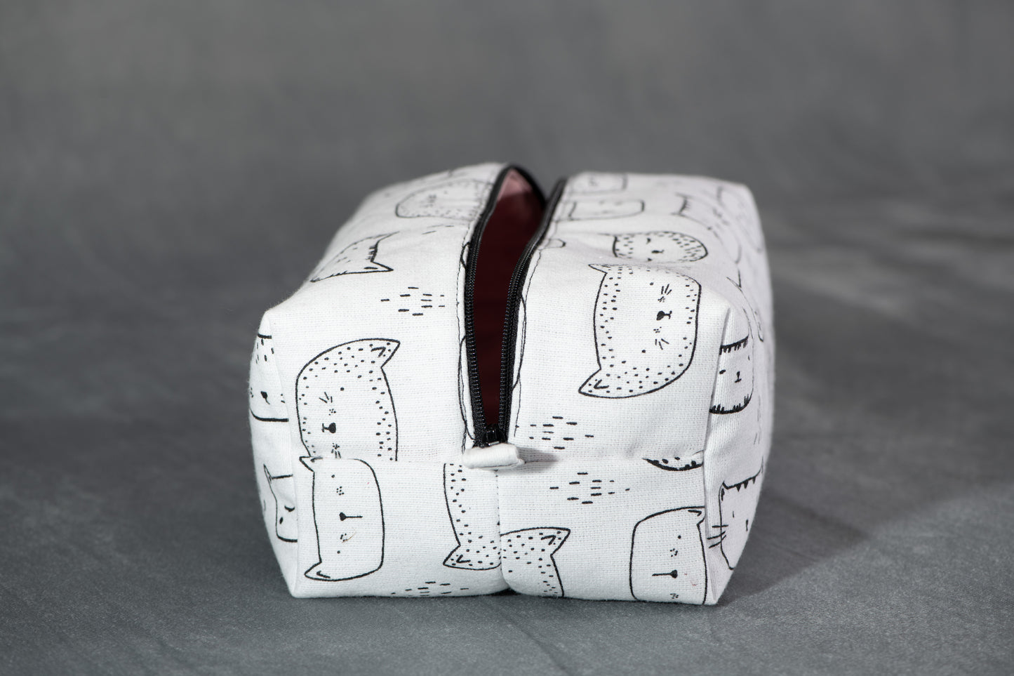 Chat en pochette (boîte)