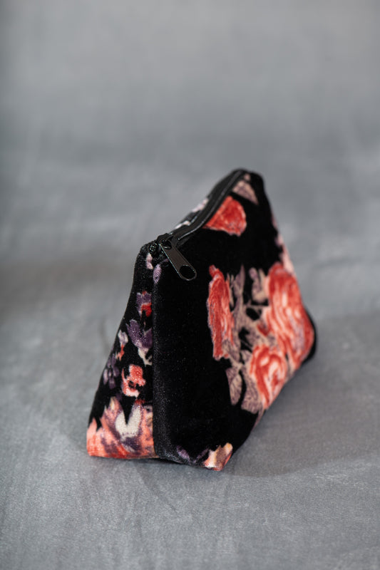 Pochette en velours rose à fleurs