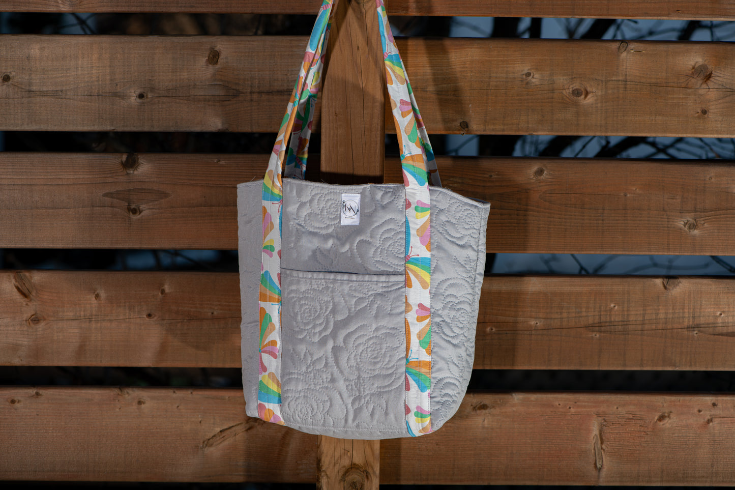 Sac fourre-tout gris à papillons multicolores