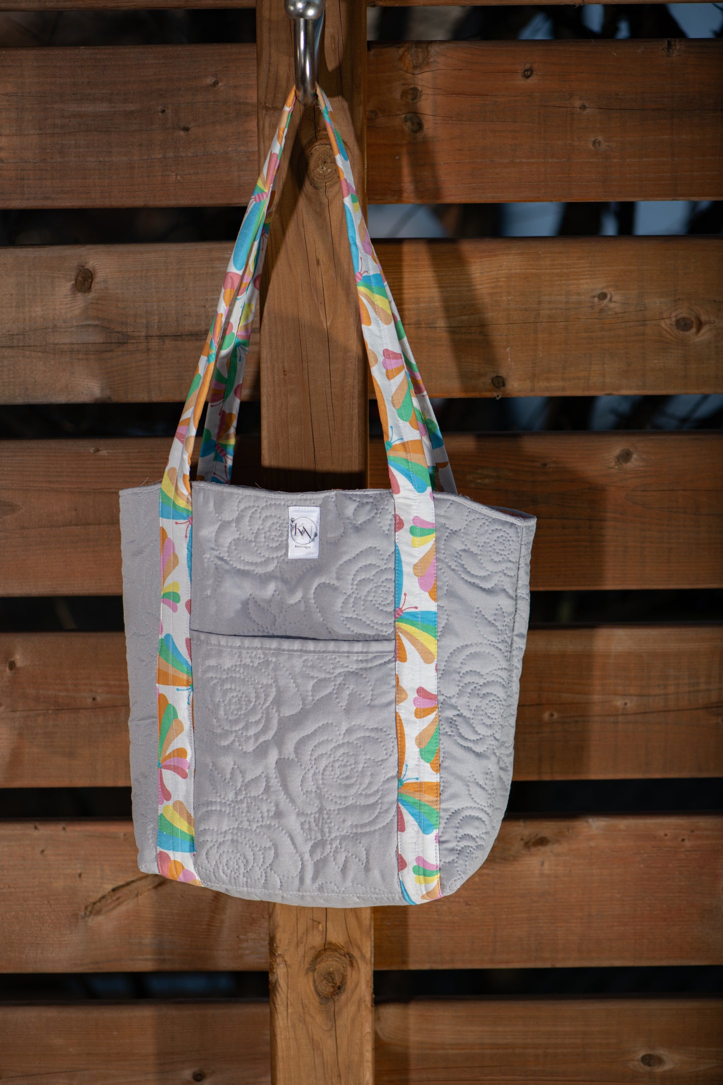 Sac fourre-tout gris à papillons multicolores