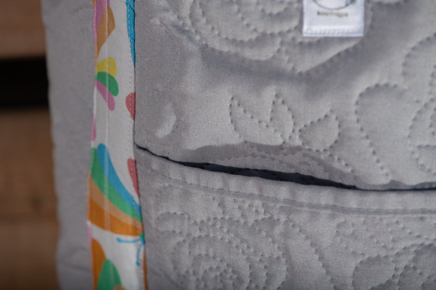 Sac fourre-tout gris à papillons multicolores